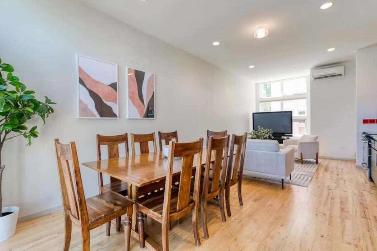 Modern Ballard Townhome With Rooftop Views *
